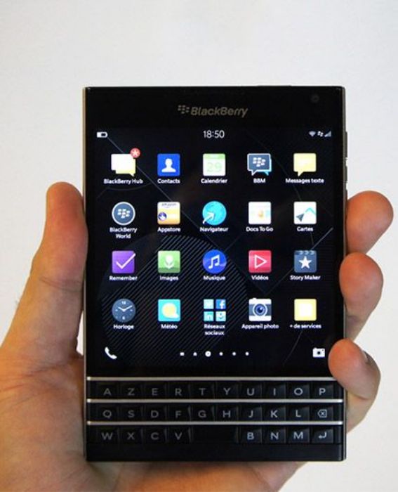 تصویر  گوشی موبایل بلک بری مدل Passport