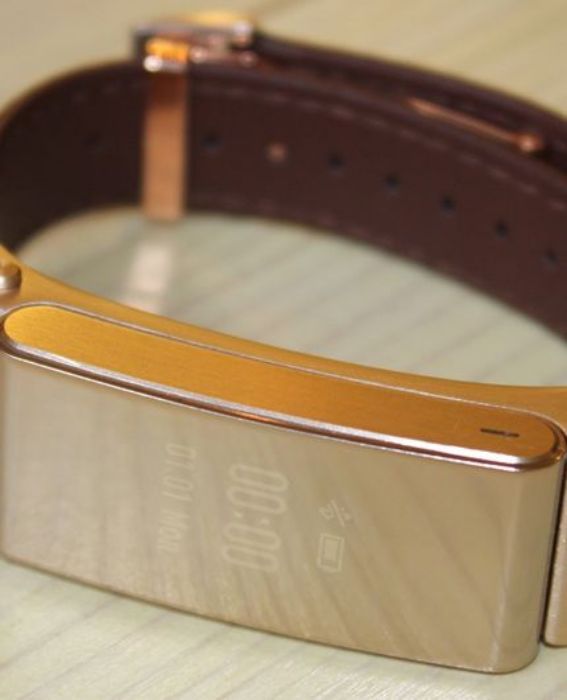 تصویر  دستبند هوشمند هواوی تاک بند بی 2 بیزینس تصویر  دستبند هوشمند هواوی تاک بند بی 2 بیزینس