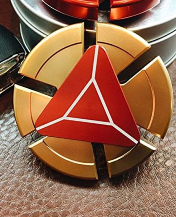 تصویر  اسپینر دستی فلزی مدل مرد آهنی (آیرون من) طلایی