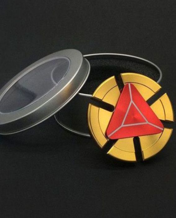 تصویر  اسپینر دستی فلزی مدل مرد آهنی (آیرون من) طلایی