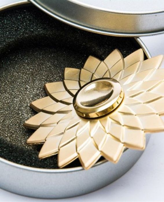 تصویر  اسپینر دستی فلزی مدل گل طلایی