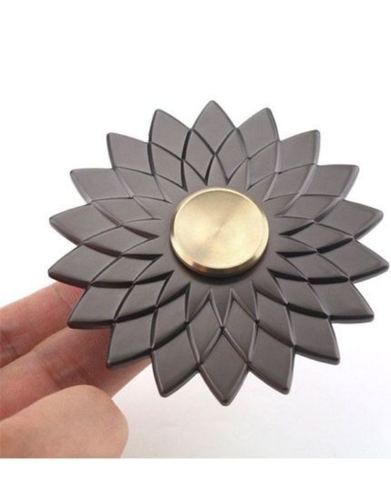 تصویر  اسپینر دستی فلزی مدل گل خاکستری