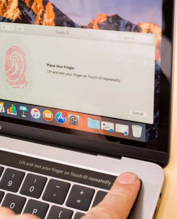 تصویر  لپ تاپ اپل 13 اینچی مدل MacBook Pro MLH12 8GB 256GB SSD با تاچ بار