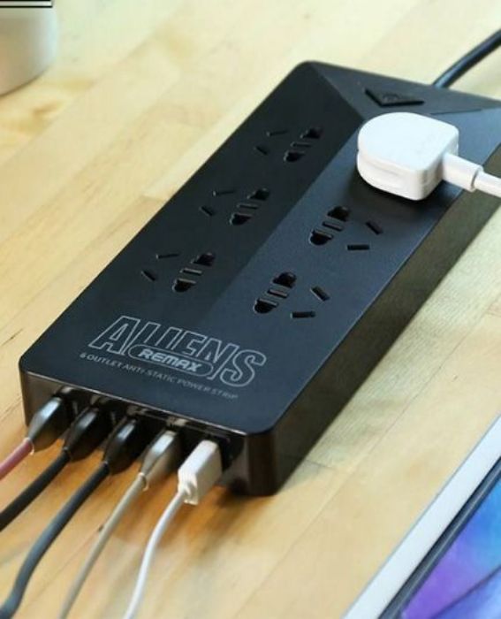 تصویر  شش راهی برق و شارژر ریمکس مدل RU-S4